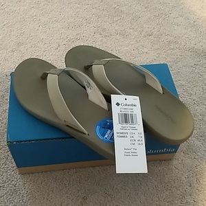 News women's Columbia sandals size 7